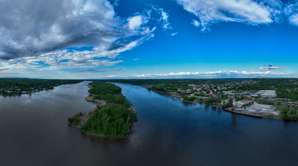Middle Ground Flats - Athens, New York