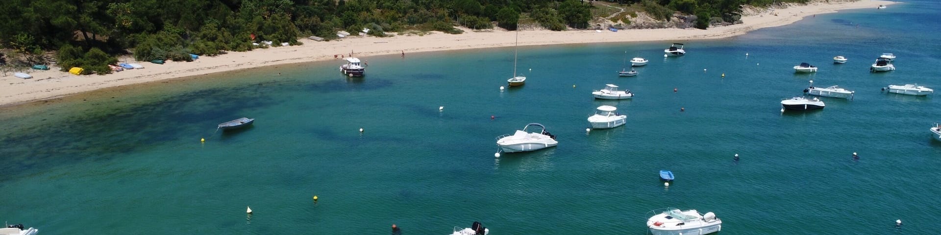 This beach is at the end of the road. As far as you can drive on the isle-de-ré. Was only 5 or 6 people on the beach for most of the day