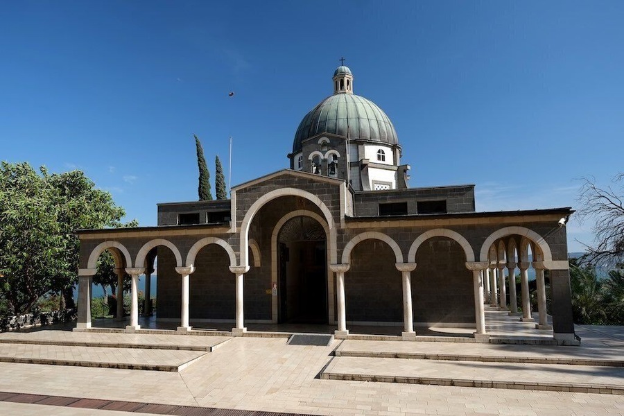 The Mount of Beatitudes, believed to be the setting for Jesus’ most famous discourse, the Sermon on the Mount, is one of the most beautifully serene places in the Holy Land.
The actual location of the Sermon on the Mount is not certain, but the present site has been commemorated for more than 1600 years.
The current Roman Catholic Franciscan chapel was built in 1937-38 following plans by Italian architect Antonio Barluzzi.
Pope John Paul II celebrated a Mass at this site in March 2000. The Jesus Trail pilgrimage route connects the Mount to other sites from the life of Jesus.