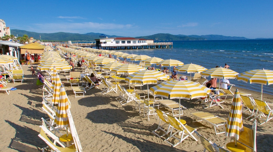 Follonica mettant en vedette vues littorales et plage