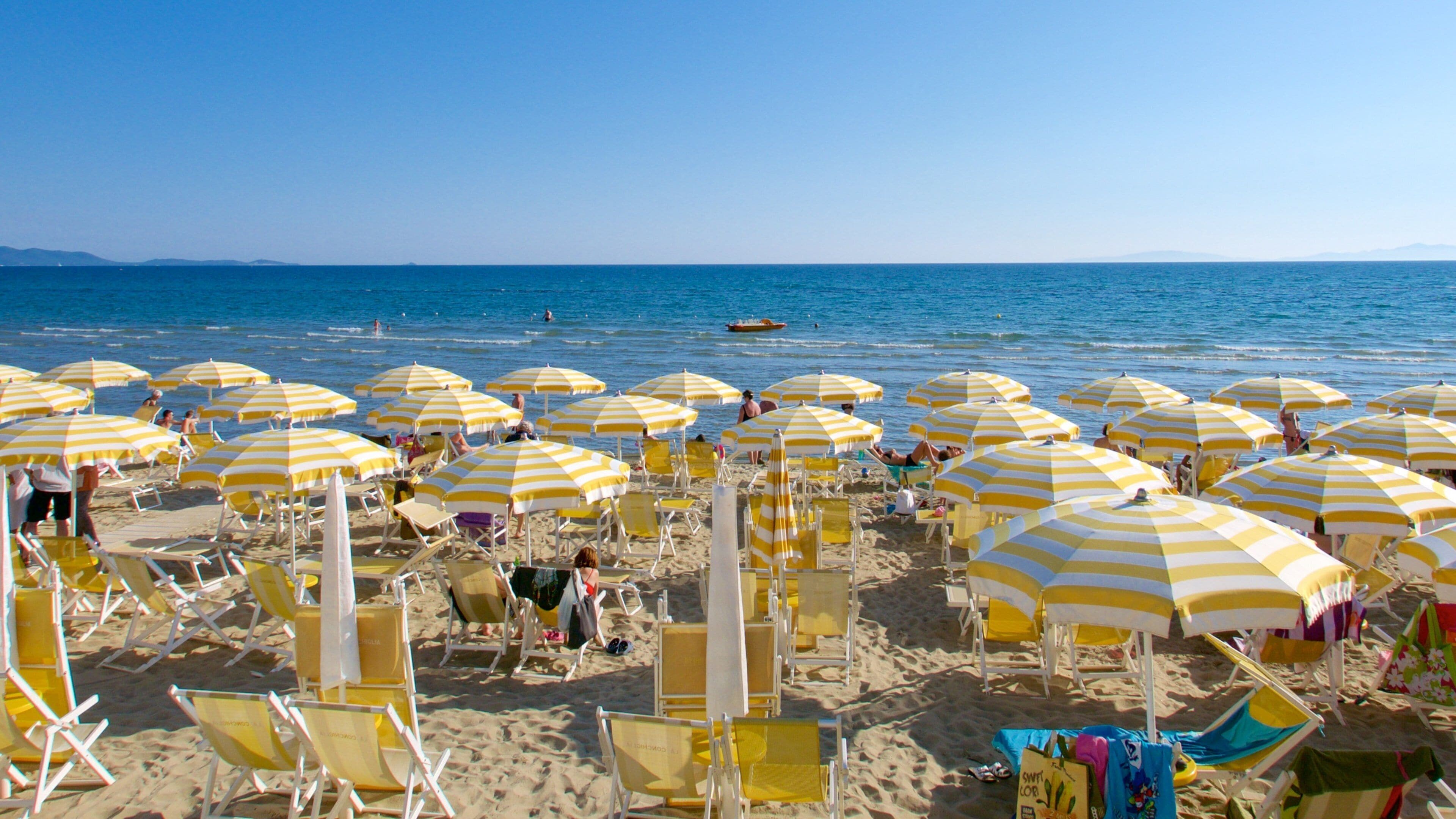 フォッローニカ 表示 砂浜 と 海岸線の眺め