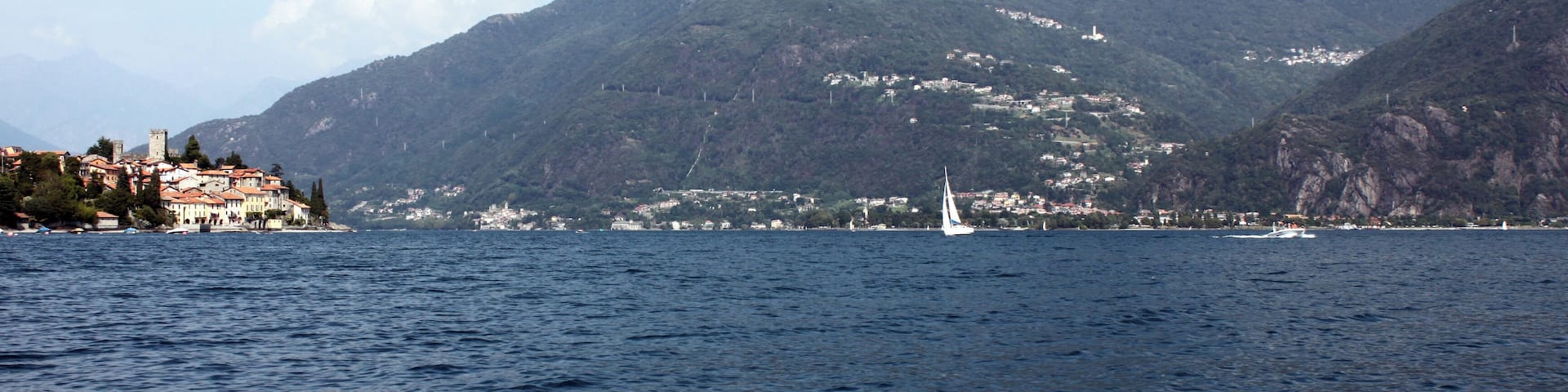 Am Strand von San Siro - Rezzonico. San Siro setzt sich aus den Orten Santa Maria - rezzonico und Acquaseria zusammen.