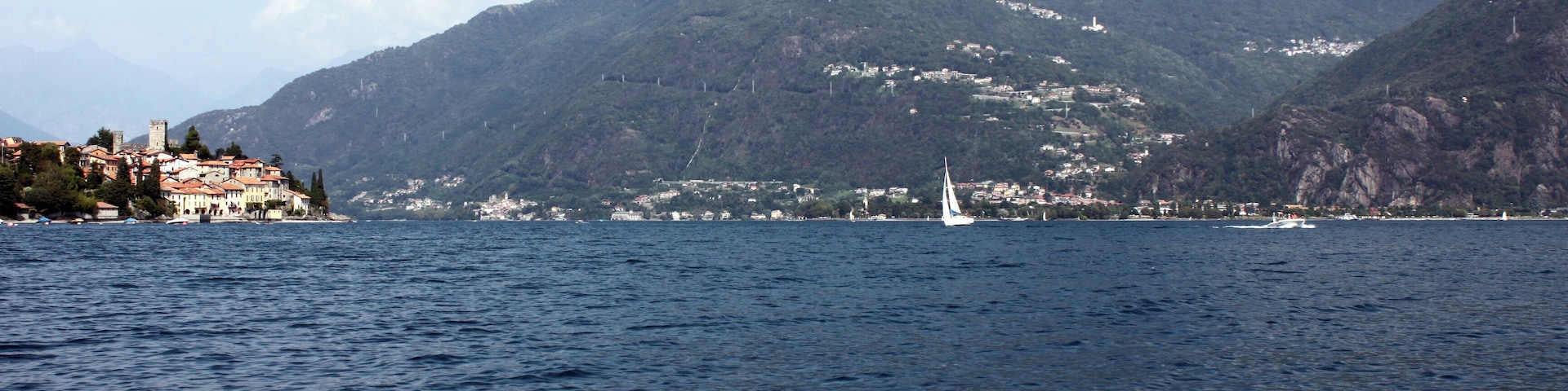 Am Strand von San Siro - Rezzonico. San Siro setzt sich aus den Orten Santa Maria - rezzonico und Acquaseria zusammen.