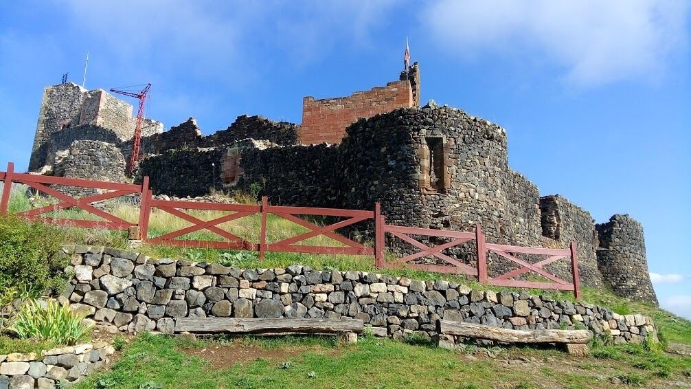 This building is indexed in the Base Mérimée, a database of architectural heritage maintained by the French Ministry of Culture, under the reference PA00094233 .