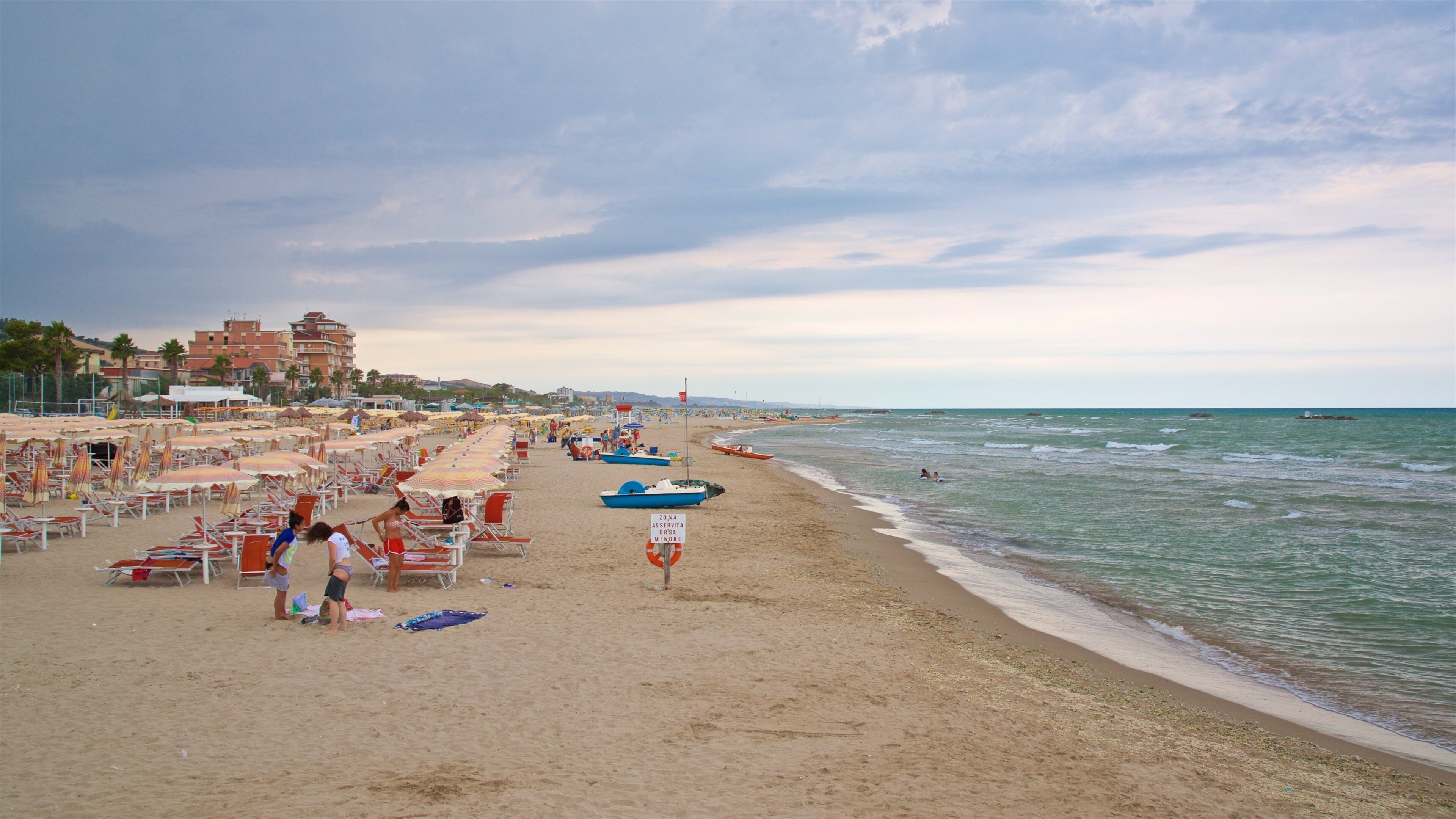 Roseto degli Abruzzi which includes a beach and general coastal views