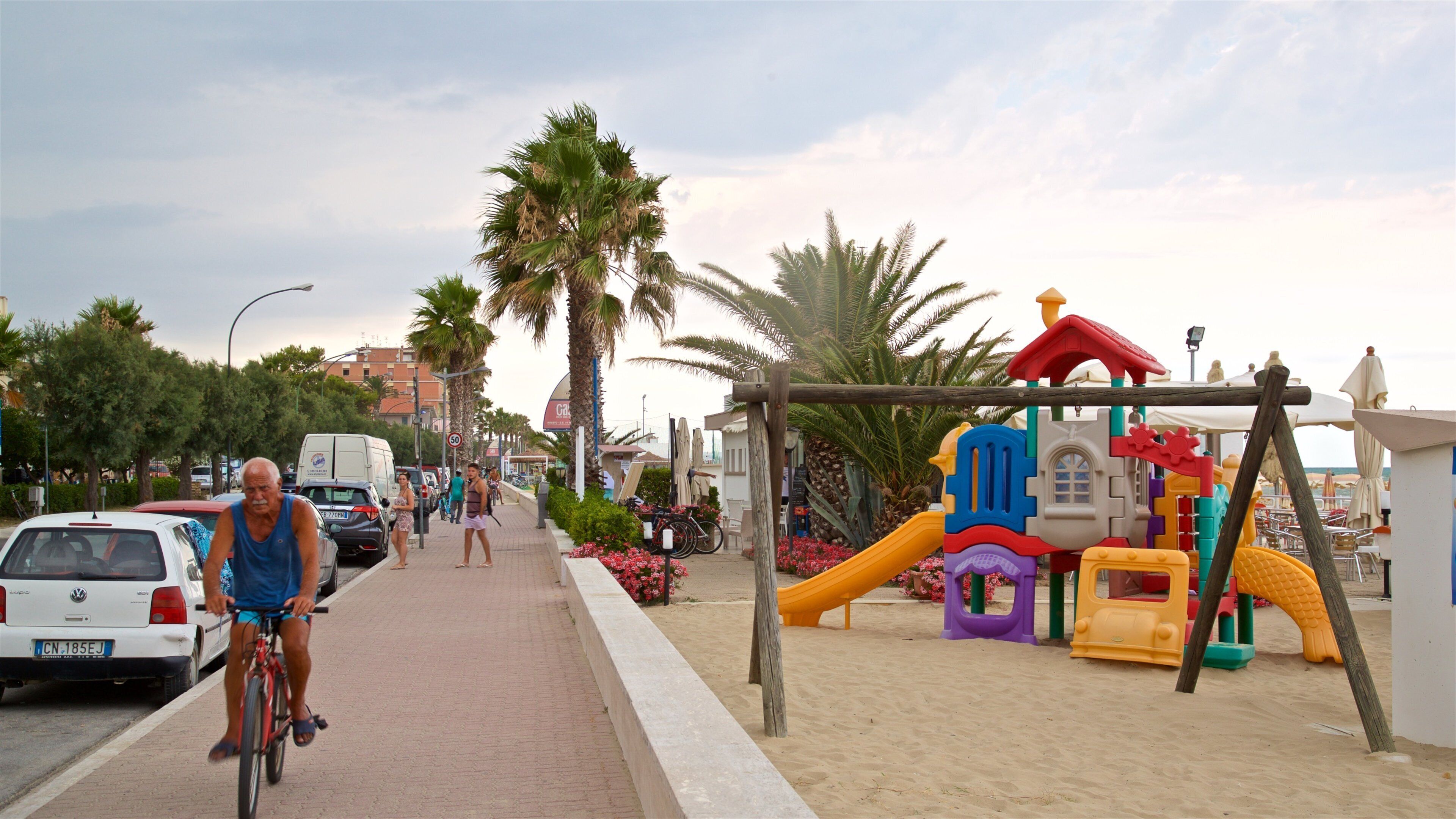Roseto degli Abruzzi featuring a playground and cycling as well as an individual male