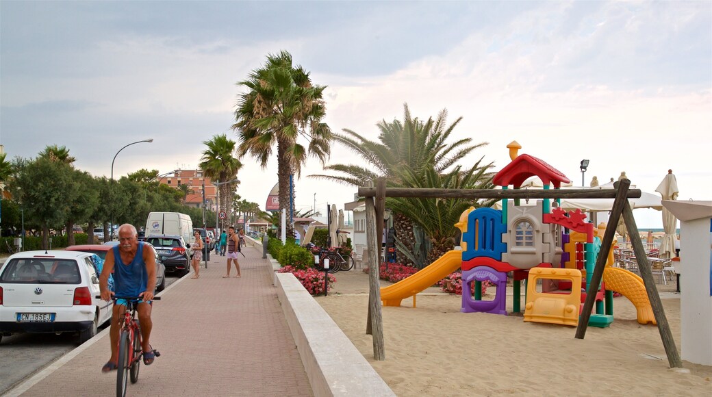 Roseto degli Abruzzi featuring a playground and cycling as well as an individual male