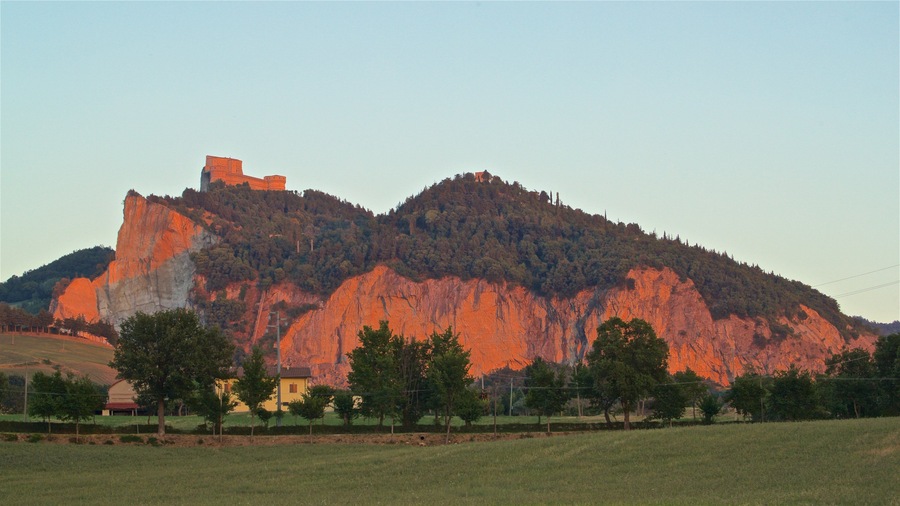San Leo showing landscape views and tranquil scenes