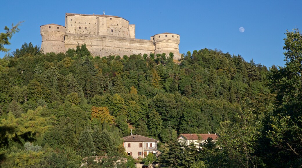 San Leo som viser landskap og historisk arkitektur