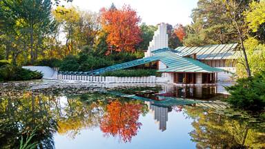Midland showing a park, fall colors and a pond