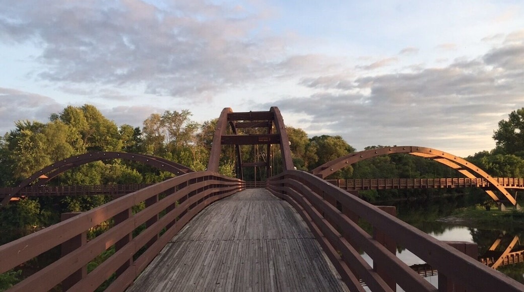The tridge in midland. Summer nights downtown are so beautiful and adventure filled. Perfect place to find some peace. #weekendgetaway