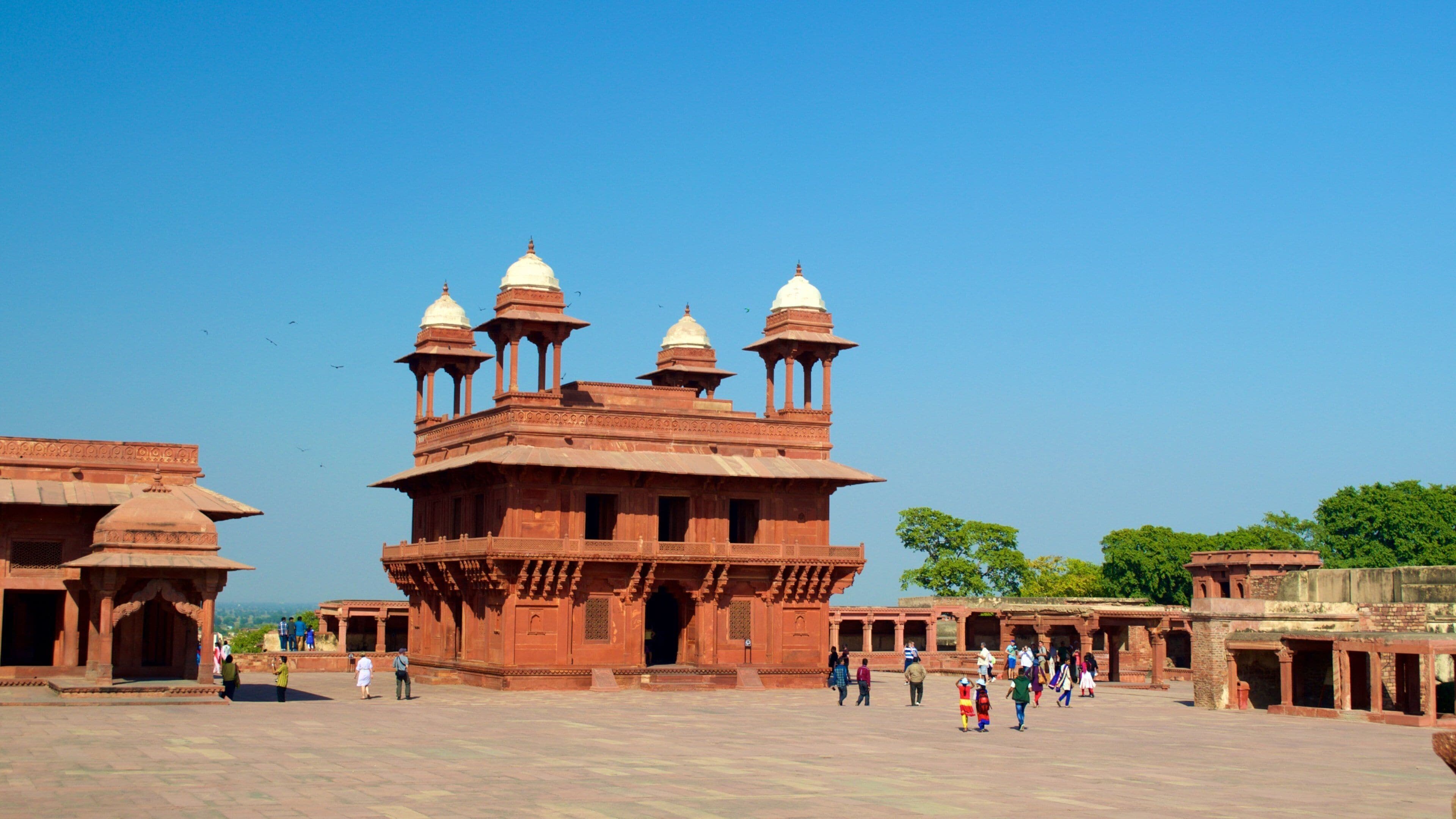Fatehpur Sikri som inkluderer torg eller plass