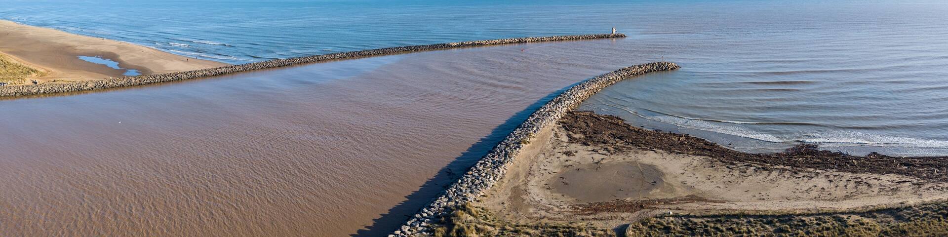 L'embouchure du fleuve Aude aux cabanes de Fleury d'aude .
Occitanie, France.