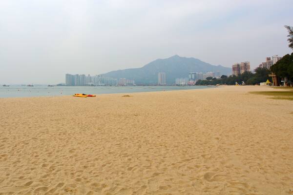 Golden Beach which includes a sandy beach and tropical scenes