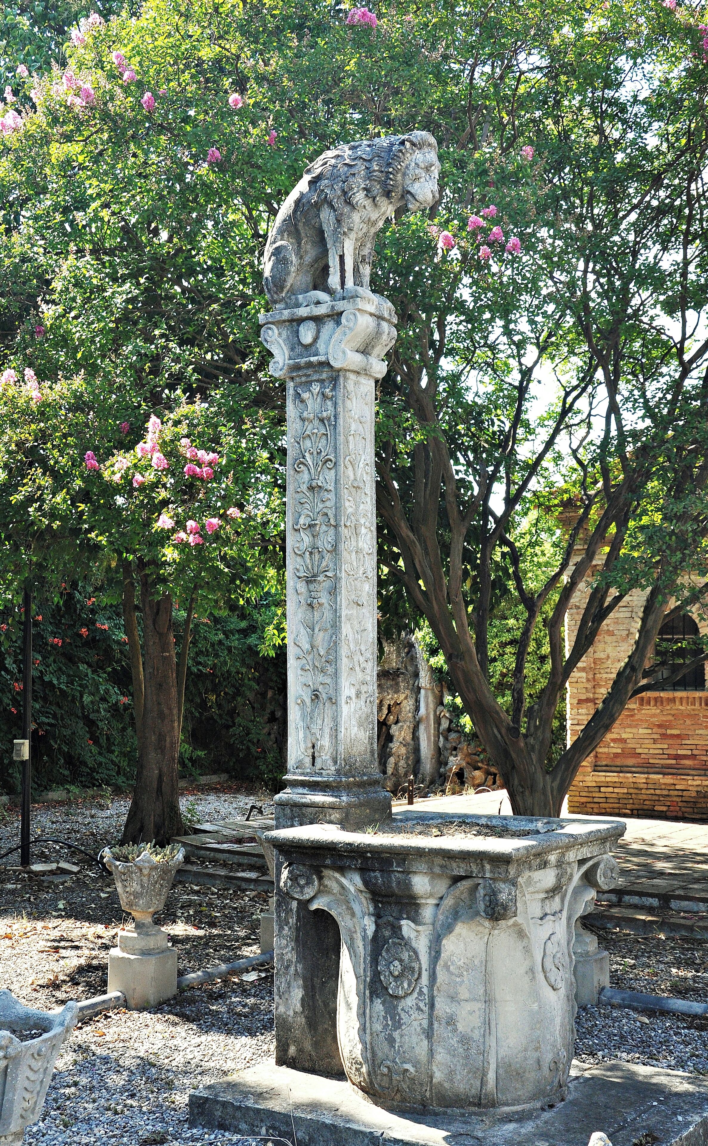 This is a photo of a monument indexed in the Spanish heritage register of Bienes de Interés Cultural under the reference RI-51-0005873.