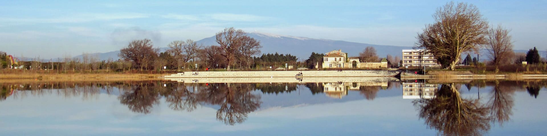 Lake Le lac de Monteux Beaulieu located near Avignon and Mont Ventoux, Provence, Southern France