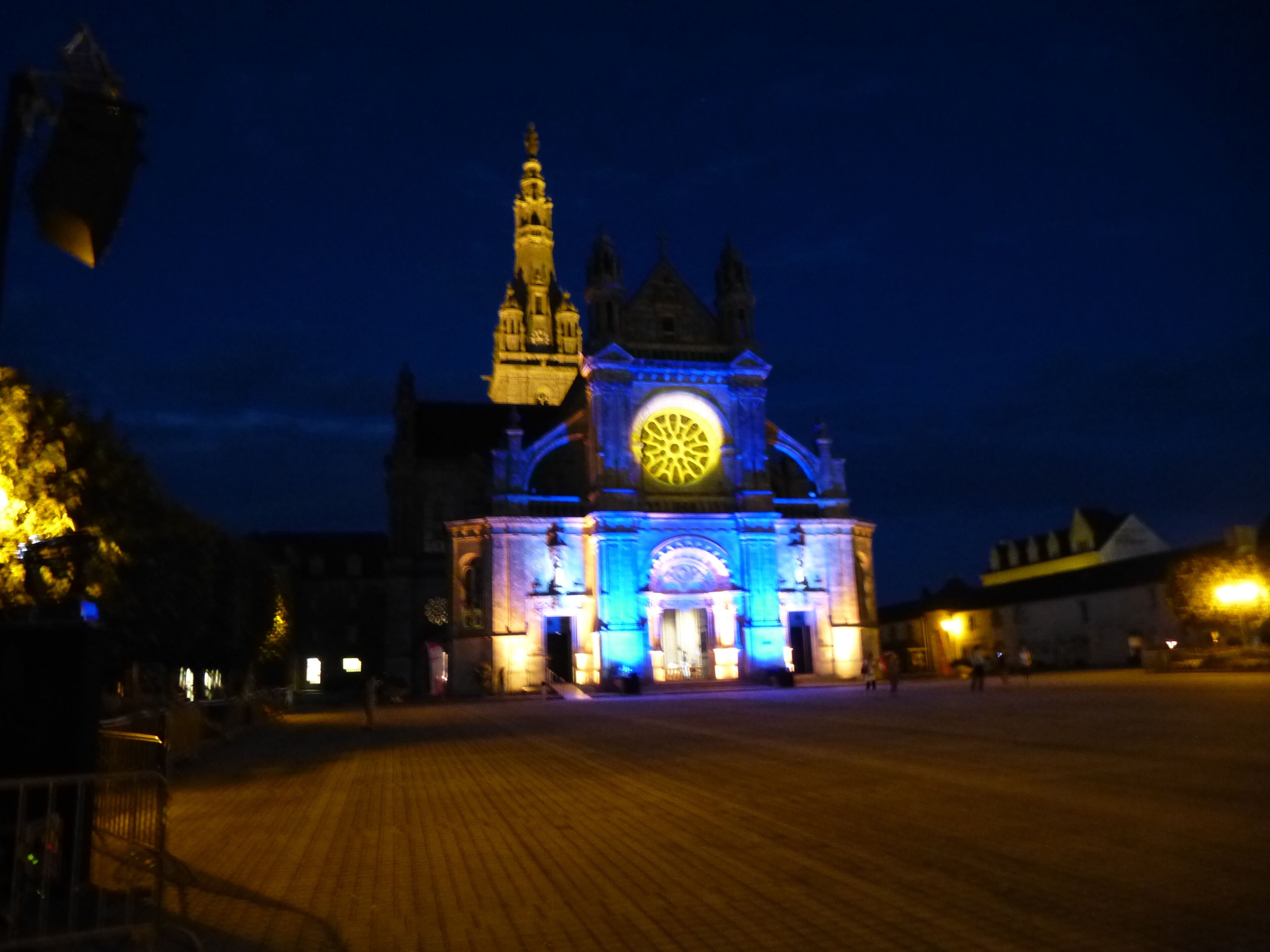 la basilique de ste anne d'auray juillet 2013