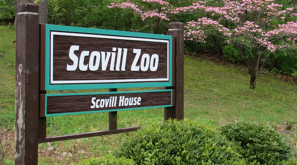 Scovill Zoo which includes signage