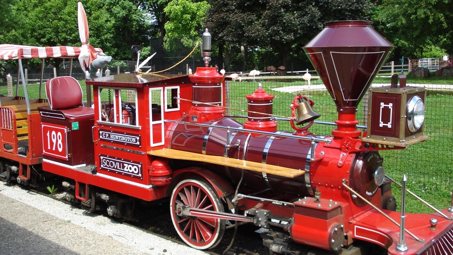 Decatur which includes railway items and a garden