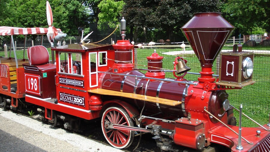 Decatur showing railway items and a park