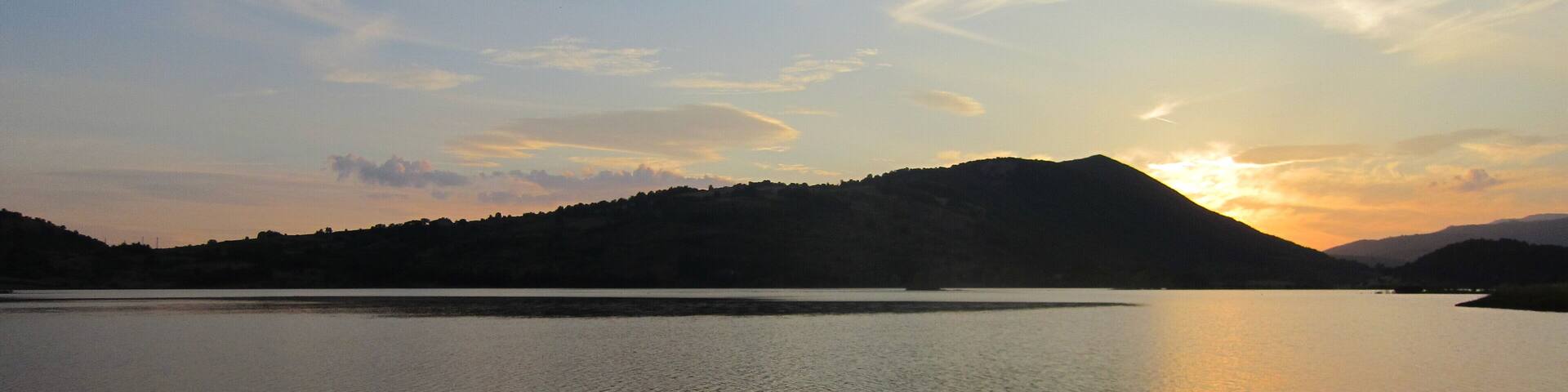 Il lago di Canterno all' imbrunire