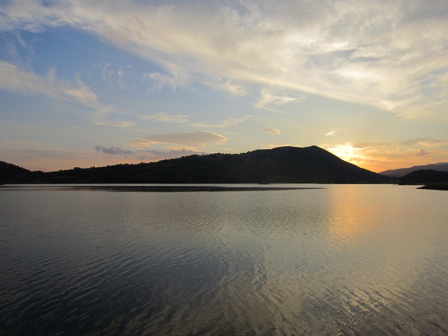 Il lago di Canterno all' imbrunire