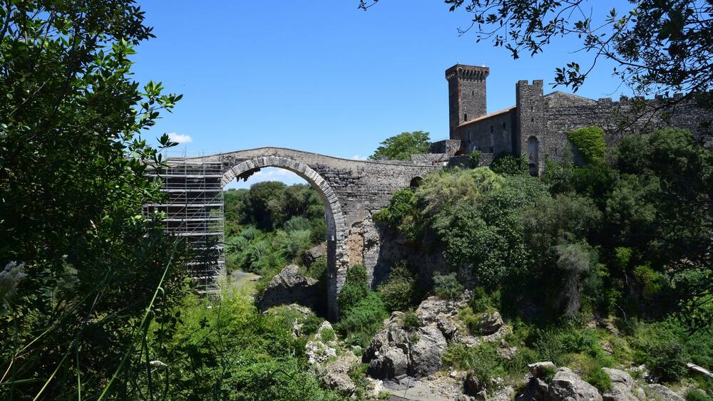 Lazio - Montalto di Castro, ponte del diavolo e castello della Badia