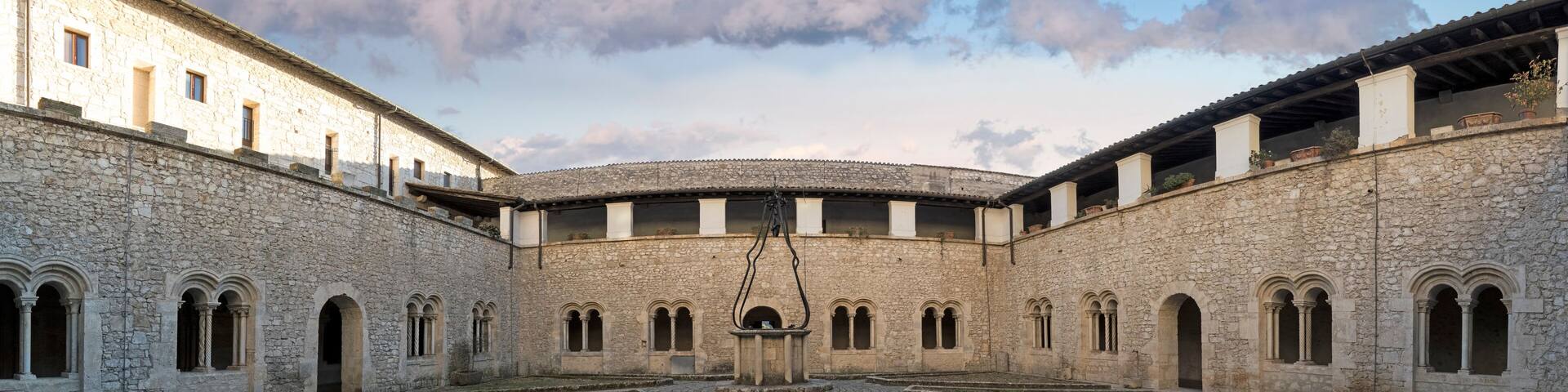 Abbazia di Casamari, chiostro interno