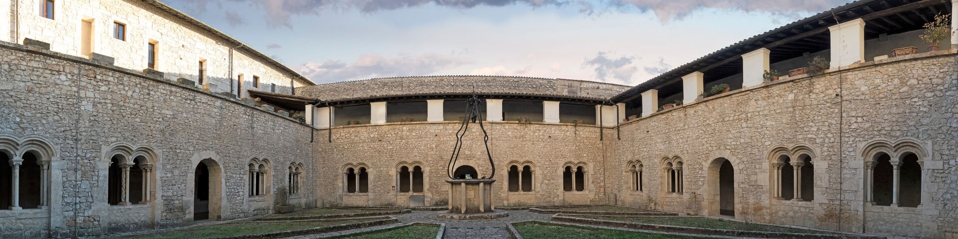 Abbazia di Casamari, chiostro interno