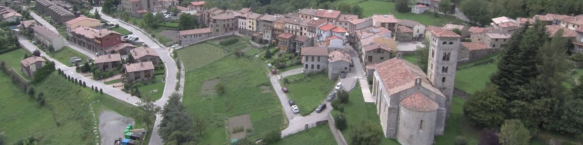 Dron en Mollo. Pueblo de Girona en Cataluña, España