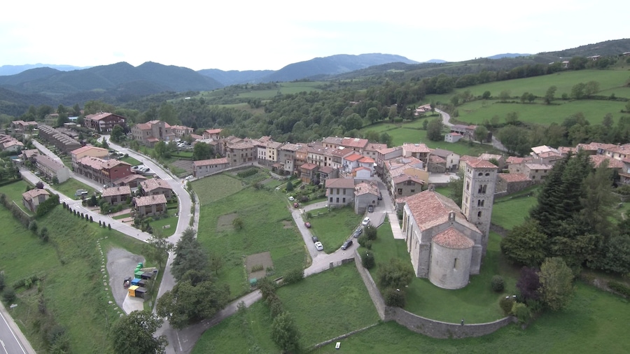 Dron en Mollo. Pueblo de Girona en Cataluña, España