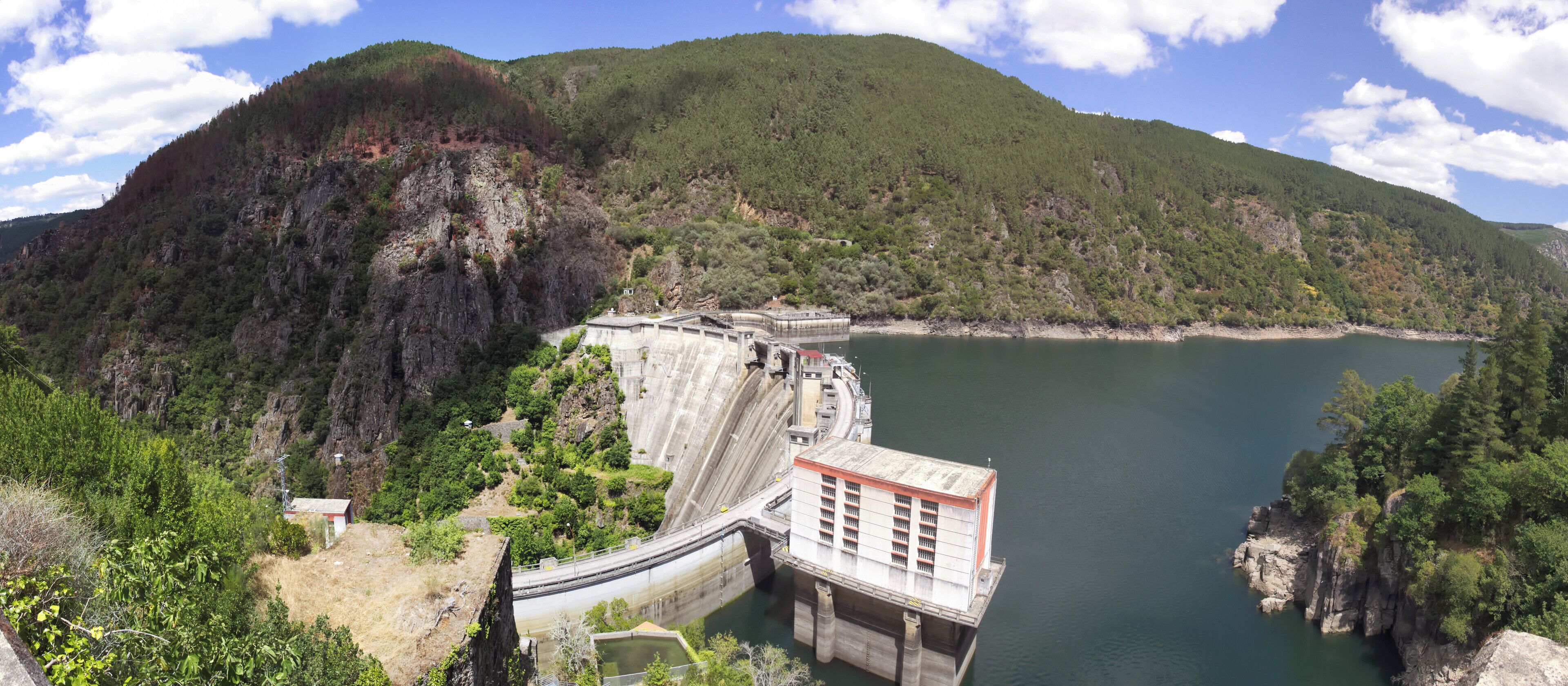 Hydroelectric power plant of San Estevo in the river Sil, Ourense, Galicia, Spain.