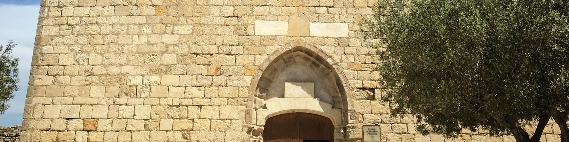 The church in the Sant Martí d’Empúries village.
"The name ‘Empúries’ is derived from the Latin ‘Empuriae’ which in turn comes from the Classic Greek word ‘Emporion’ meaning ‘market,’ which is how the Greeks spoke of the colony, the initial purpose of which was to have the advantage of being a commercial power. From the early Middle Ages it had always been known as Empúries, or Vila d’Empúries, which would change to Sant Martí d’Empúries (for the arrival of its church) from 1766, when L’Escala became the municipal capital."