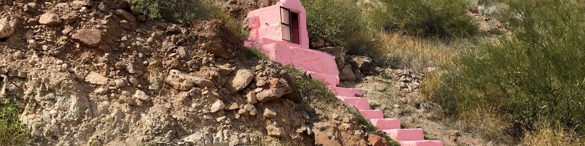 Seen along Mex1. There are various grottos identifying accidents along these curvy, narrow roads.
#bajacalifornia
(Feb 2017)