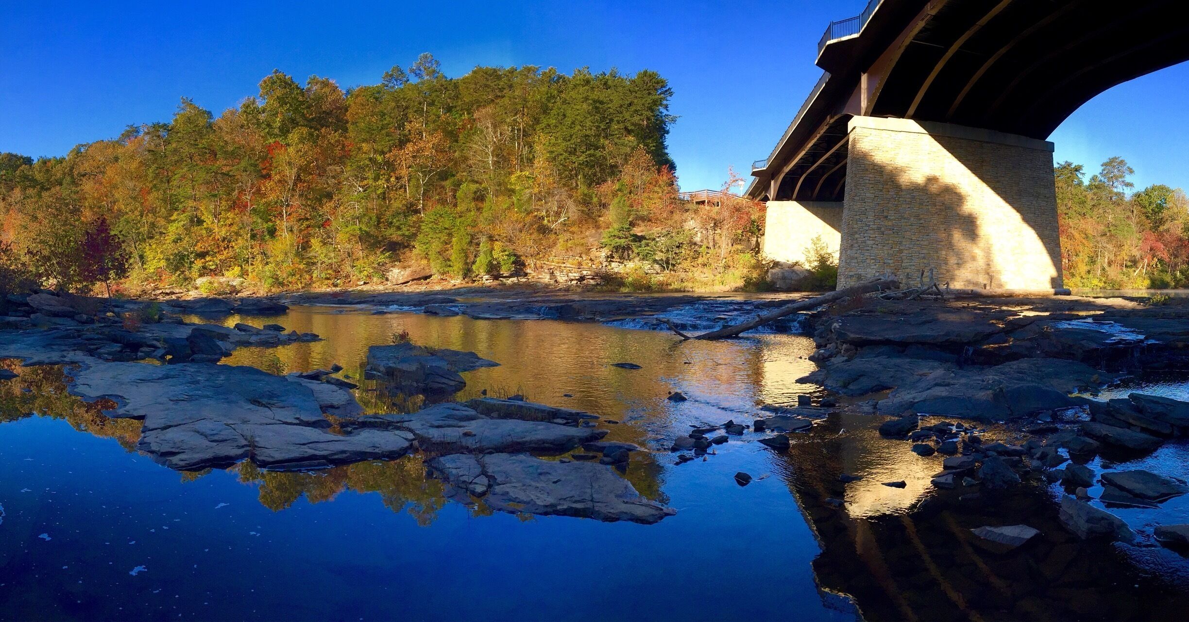 This area is a hidden gem of NE Alabama. It consists of a few waterfalls in the area, great hiking in the 12 mile canyon, and outlooks for days. You'll most likely have the whole place to yourself if you go on a weekday. Even weekends aren't packed. #hiking #nationalpark #camp #weekendgetaway #roadtrip #colorful #Alabama #hike #river #USA