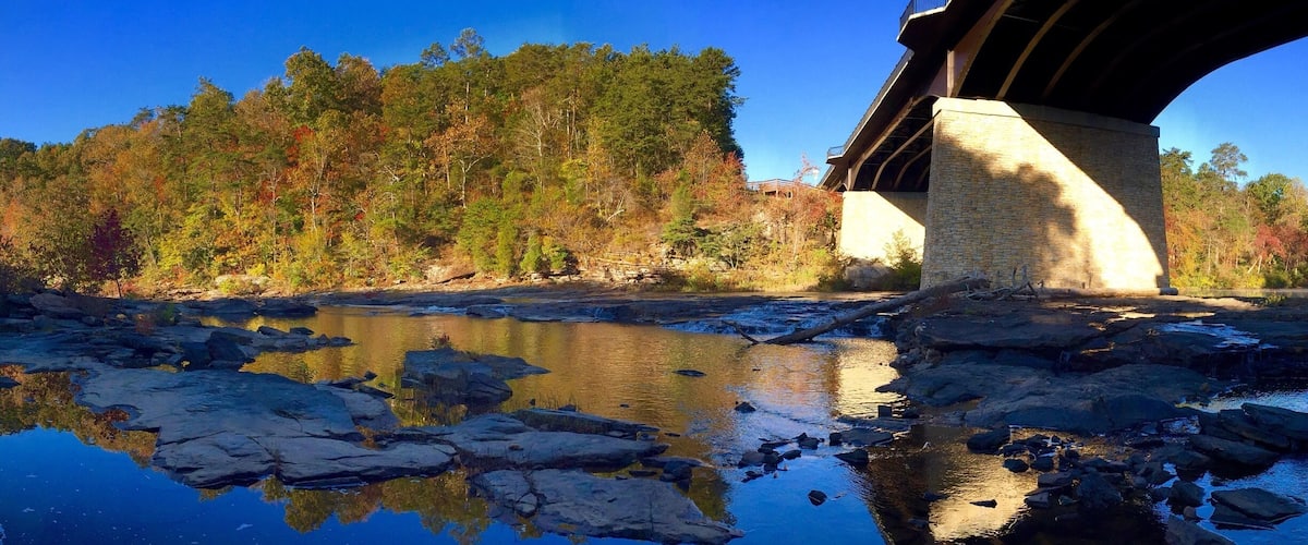 This area is a hidden gem of NE Alabama. It consists of a few waterfalls in the area, great hiking in the 12 mile canyon, and outlooks for days. You'll most likely have the whole place to yourself if you go on a weekday. Even weekends aren't packed. #hiking #nationalpark #camp #weekendgetaway #roadtrip #colorful #Alabama #hike #river #USA