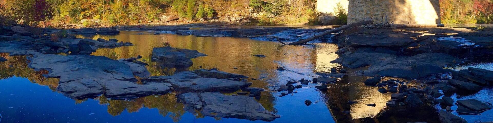 This area is a hidden gem of NE Alabama. It consists of a few waterfalls in the area, great hiking in the 12 mile canyon, and outlooks for days. You'll most likely have the whole place to yourself if you go on a weekday. Even weekends aren't packed. #hiking #nationalpark #camp #weekendgetaway #roadtrip #colorful #Alabama #hike #river #USA