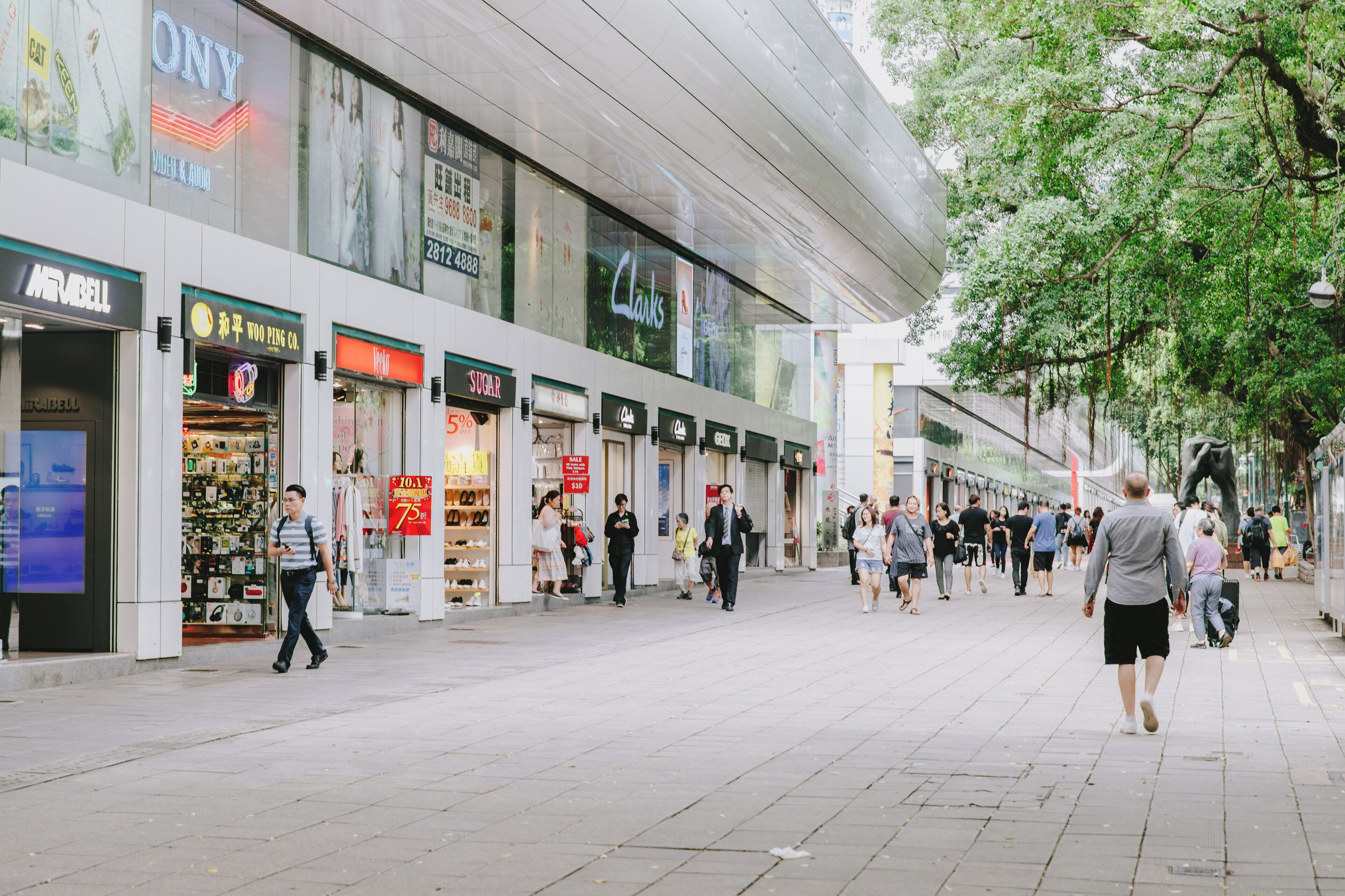 HongKong_NathanRoadShoppingDistrict_6124586-05