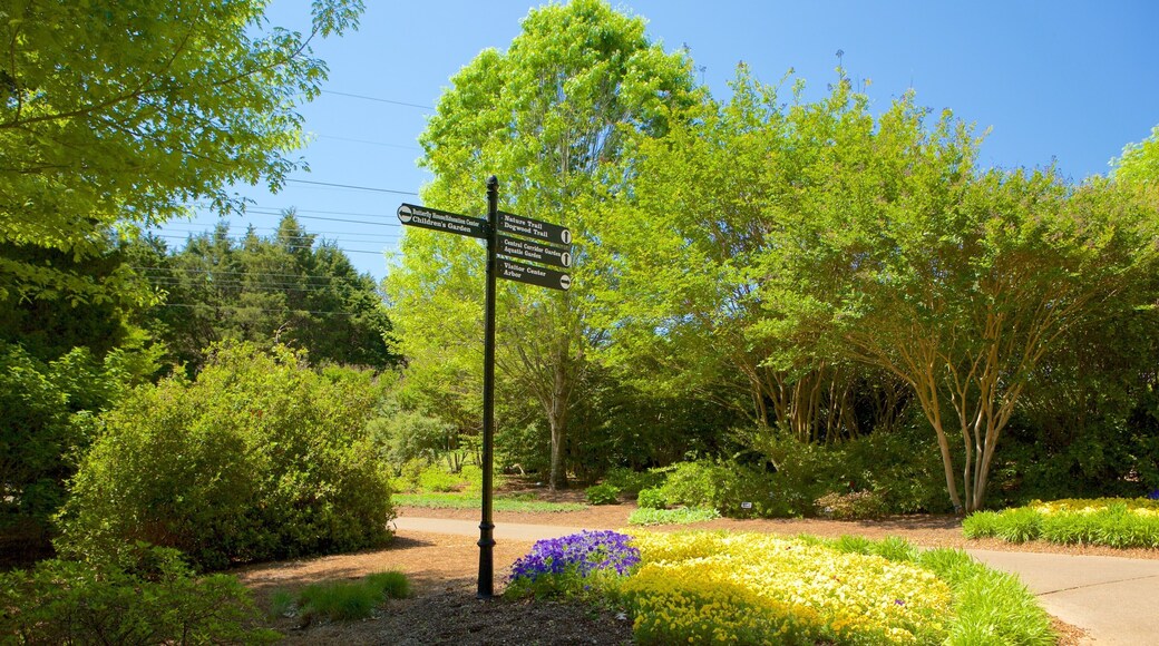 Huntsville Botanical Garden showing a garden
