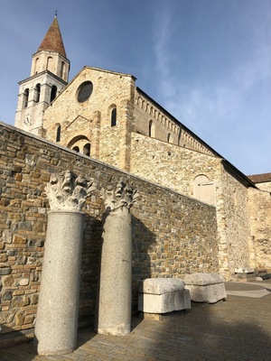 Entrance fee 3 EURO into the basilica