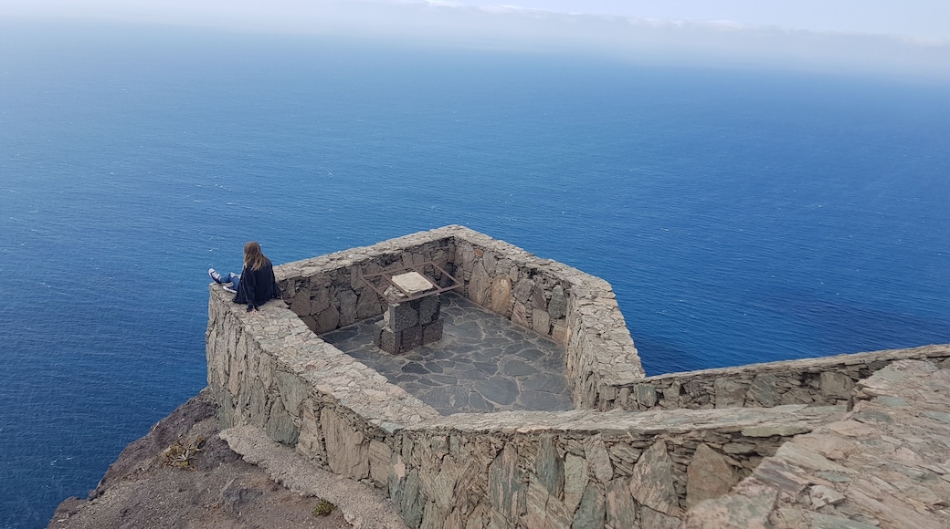 Let's start the #Adventure !
Have you been to Gran Canaria? Mirador del Balcon is one of the best spots on this stunning island!
https://www.darekandgosia.com/gran-canaria-things-to-do/