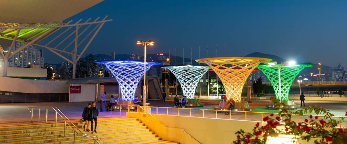 Hong Kong Coliseum which includes night scenes as well as a couple