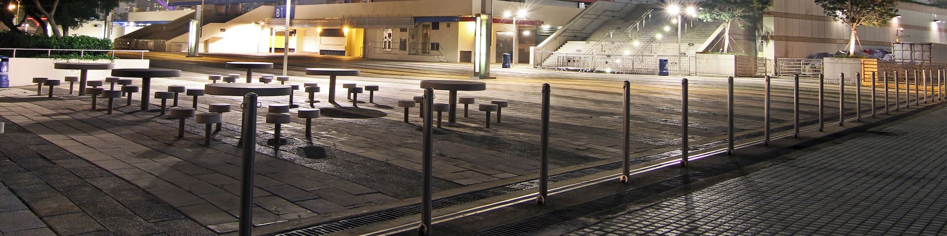 Indoor arena for sport and music events.