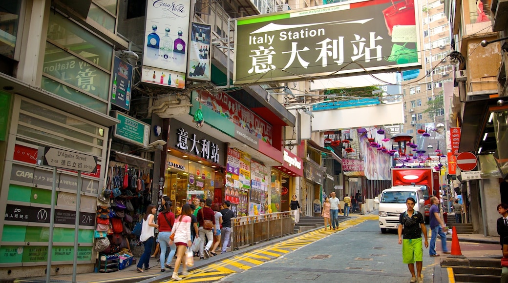 Lan Kwai Fong showing shopping, signage and street scenes