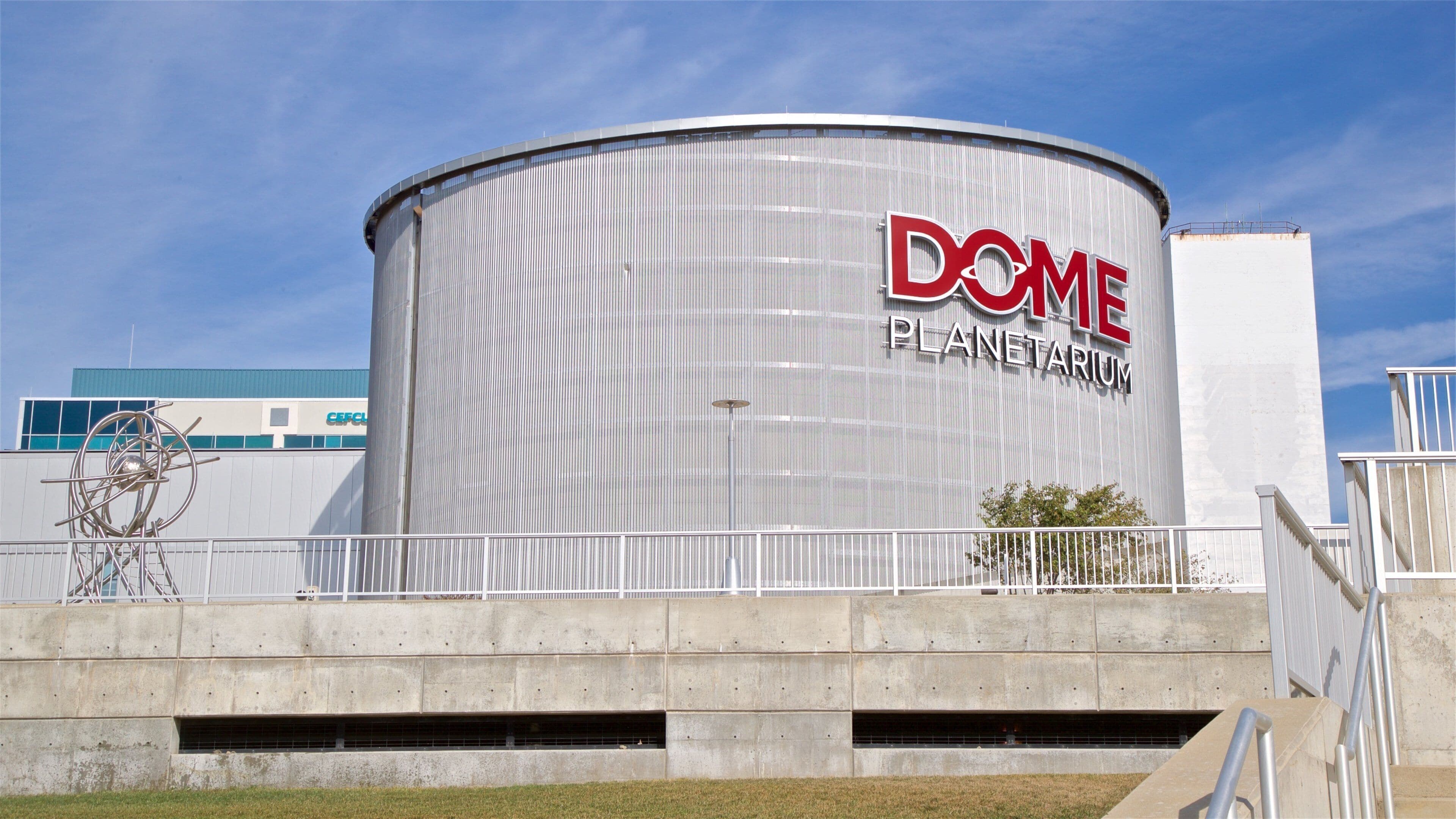 Peoria Riverfront Museum which includes signage