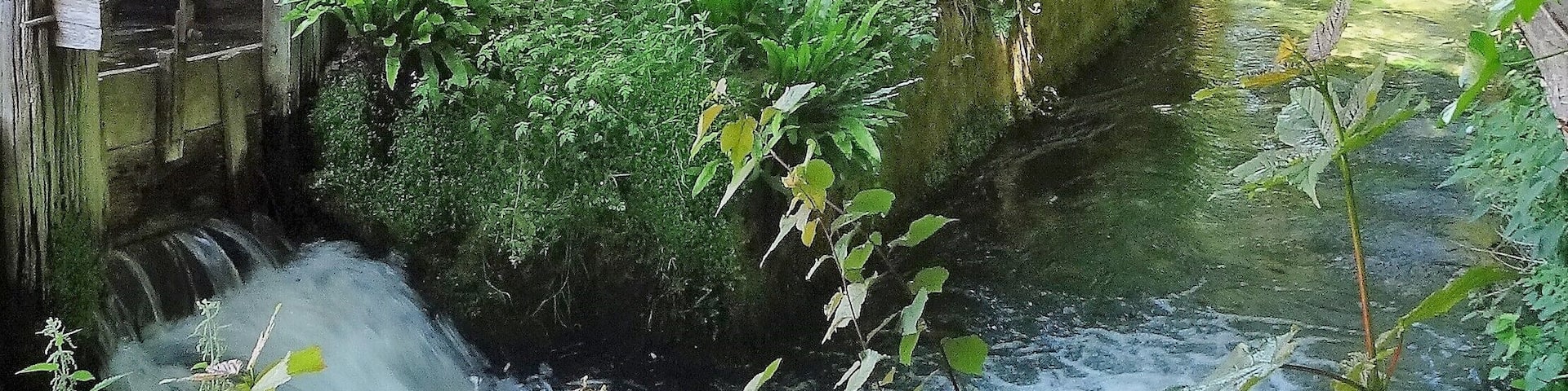 This is the shortest sea-bound river in France (1.149 kilometres / 0.713 miles): La Veules. You can take a beautiful and romantic walk along its banks. #LocalSecrets #Trovember