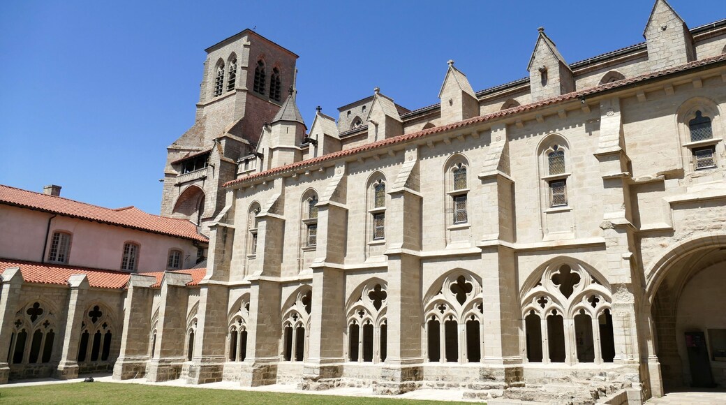 Façade sud et clocher de l’abbatiale Saint-Robert de La Chaise-Dieu