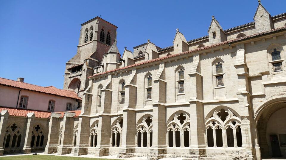 Façade sud et clocher de l’abbatiale Saint-Robert de La Chaise-Dieu