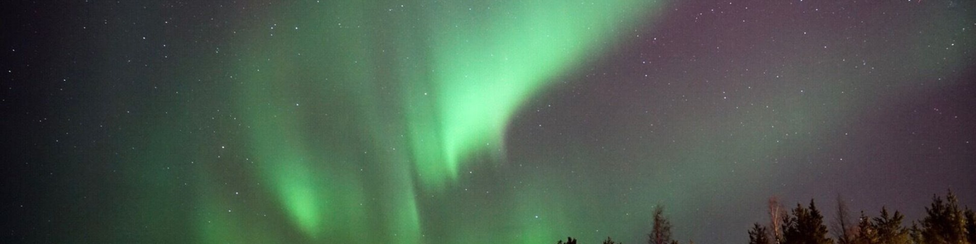 Northern lights in Lapland. Waiting on a frozen lake in -10c and below for them to appear, then like magic they dance across the sky like fairy dust!
#northernlights #finland #lapland #winterwonderland