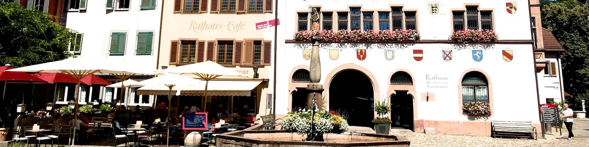 Staufen lies at the foot of the Black Forest at the exit from the MĂŒnstertal. The Black Forest valley of Neumagen goes here directly over into the Rhine plain. The piedmont of the Black Forest is less distinct. North of the valley exit, the steeply rising old castle ruins dominates; to the southwest begins the hilly landscape of the MarkgrĂ€flerland. Staufen lies on the border between two natural and economic areas: the Rhine plain up to the piedmont with its cultivation of grain, vineyards and vegetables; and the Black Forest, with its cattle and wood, and, until the 19th century, silver mines.